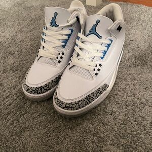 Jordan Athletic Shoes White and Blue